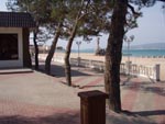 Набережная и городской песчаный пляж рядом с гостиницей «Красногвардейская».